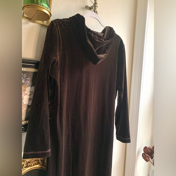 Vintage long sleeve velour dress with kangaroo pocket + drawstring hoodie - Picture 7 of 13